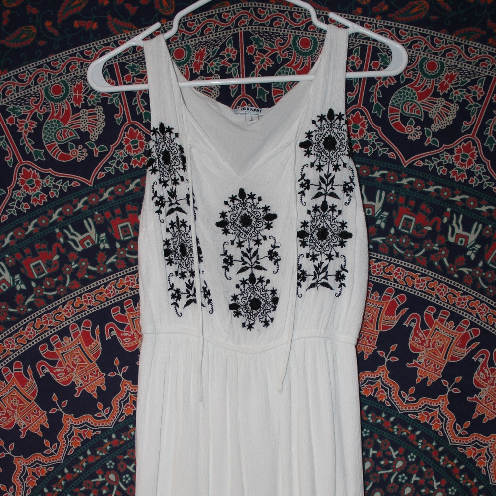 Black and White Floral Flowy Midi Dress